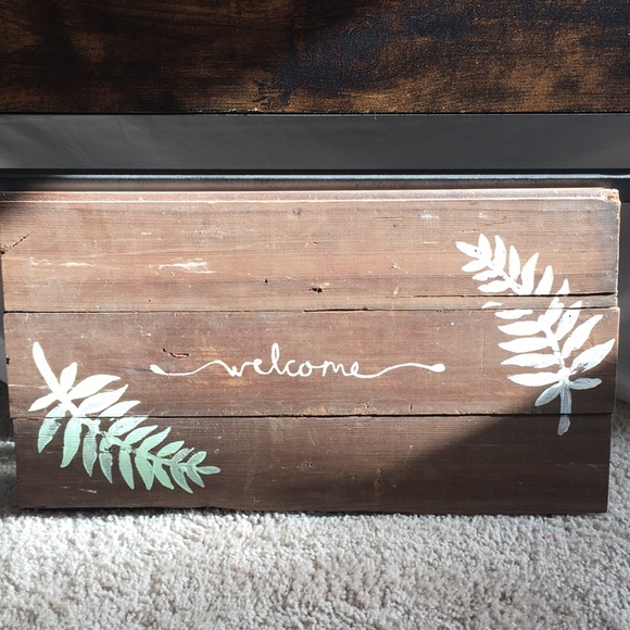 Hand painted welcome sign - Picture 3 of 4